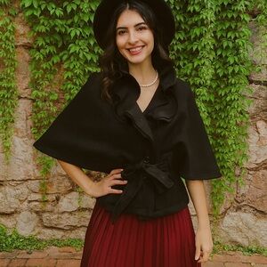 VINTAGE HELEN WELSH Black Wool Cropped Cape, S